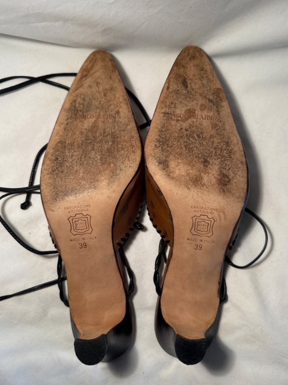 Vintage Brown Tie Up Manolo Blahnik Kitten Heels - Picture 5 of 5